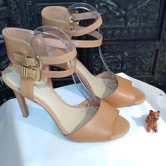 Womens Gianni Bini Tan Sandals Size 10 - Picture 1 of 8